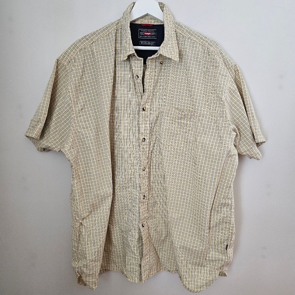 Wrangler Shirt Button Down Light Yellow Plaid Short Sleeve Wrinkle Resist Casual